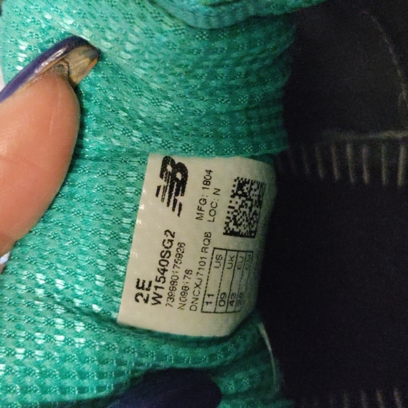 Woman New Balance 1540v2 Shoes - Picture 9 of 10